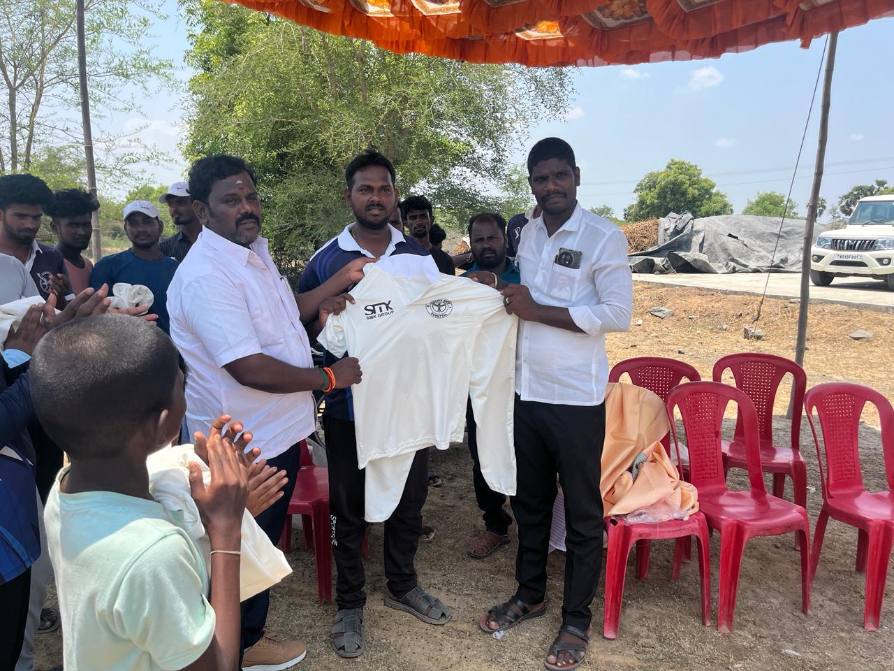 SMK Group — விளையாட்டு உடை வழங்கல்